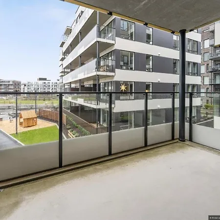 Modern 1 Bedroom In Apartment